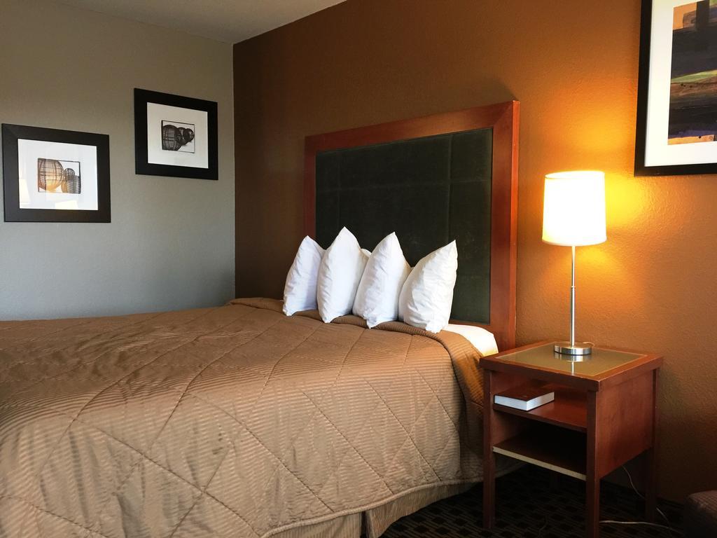 Chestnut Tree Inn Portland Mall 205 Номер фото